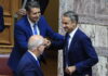 Η επιστροφή του Γιώργου Μυλωνάκη στη Βουλή – Το θερμό καλωσόρισμα