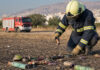Αχαρνές: Σύλληψη και πρόστιμο 1.968,75 ευρώ για χρήση πυροτεχνημάτων Πυροσβέστης ελέγχει υπολείμματα πυροτεχνημάτων σε ξηρό υπαίθριο χώρο