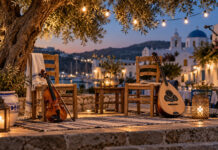 Αγία Παρασκευή: Κυκλαδίτικοι ήχοι στην κεντρική πλατεία Βιολί και παραδοσιακό έγχορδο σε υπαίθρια μουσική σκηνή με νησιώτικη ατμόσφαιρα