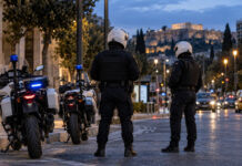 Άγιος Παντελεήμονας: Σύλληψη 17χρονου για απόπειρα ληστείας Αστυνομικοί της Ομάδας ΔΙ.ΑΣ. δίπλα σε μοτοσικλέτες σε αστικό δρόμο