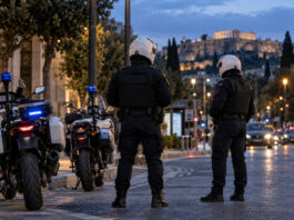Άγιος Παντελεήμονας: Σύλληψη 17χρονου για απόπειρα ληστείας Αστυνομικοί της Ομάδας ΔΙ.ΑΣ. δίπλα σε μοτοσικλέτες σε αστικό δρόμο