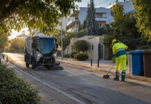Χαλάνδρι: Οδοκαθαρισμός σε έξι γειτονιές στις 3 Σεπτεμβρίου Δημοτικό σάρωθρο και εργαζόμενος καθαριότητας σε δρόμο κατοικιών