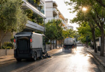 Χαλάνδρι: Πού γίνεται οδοκαθαρισμός σήμερα 3 Σεπτεμβρίου Δημοτικό σάρωθρο και όχημα πλύσης καθαρίζουν δενδροφυτεμένο δρόμο στο Χαλάνδρι
