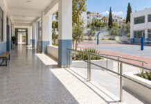 Χολαργός: Ολοκληρώθηκε η αναβάθμιση του 2ου Γυμνασίου Ανακαινισμένοι σχολικοί χώροι με προσβάσιμη είσοδο και αθλητικό γήπεδο