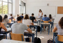 Δημόσια Ωνάσεια Σχολεία: Αιτήσεις έως 8 Σεπτεμβρίου για κενές θέσεις Μαθητές σε οργανωμένη σχολική αίθουσα κατά τη διάρκεια γραπτής δοκιμασίας