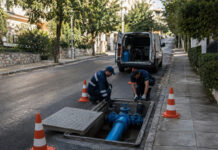 Γαλάτσι και Κηφισιά: Έκτακτες διακοπές νερού έως τις 15:00 Συνεργείο ύδρευσης ελέγχει αγωγό σε κατοικημένο δρόμο των βορείων προαστίων