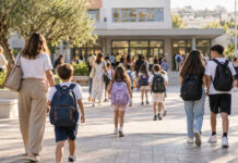 Γαλάτσι: Το πρόγραμμα αγιασμών σε όλα τα σχολεία την Παρασκευή Μαθητές και οικογένειες προσέρχονται σε σχολικό συγκρότημα για την έναρξη της χρονιάς