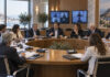 Γαλάτσι: Δημοτική Επιτροπή στις 15 Σεπτεμβρίου με τέσσερα θέματα Συνεδρίαση δημοτικής επιτροπής με μέλη γύρω από τραπέζι και σύνδεση τηλεδιάσκεψης