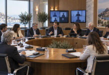 Γαλάτσι: Δημοτική Επιτροπή στις 15 Σεπτεμβρίου με τέσσερα θέματα Συνεδρίαση δημοτικής επιτροπής με μέλη γύρω από τραπέζι και σύνδεση τηλεδιάσκεψης