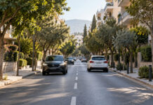 Ηράκλειο Αττικής: Στην ημερήσια διάταξη η αμφιδρόμηση τμήματος της Αλ. Διάκου Δενδροφυτεμένος αστικός δρόμος με οχήματα που κινούνται σε δύο κατευθύνσεις
