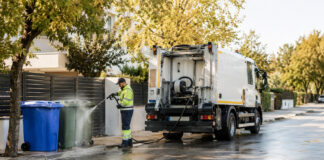 Ηράκλειο Αττικής: Πλύσιμο και απολύμανση κάδων σε δεκάδες δρόμους Δημοτικό καδοπλυντήριο καθαρίζει και απολυμαίνει κάδους σε δρόμο γειτονιάς