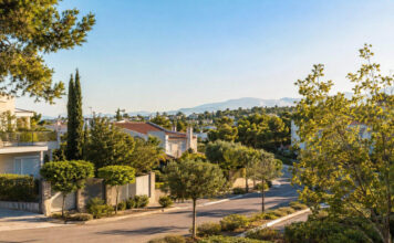 Καιρός στην Αττική: Ηλιοφάνεια, έως 34°C στα βόρεια και κίτρινη προειδοποίηση Ηλιόλουστη και καταπράσινη γειτονιά των βορείων προαστίων με καθαρό ουρανό και ορεινό ορίζοντα
