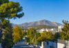 Καιρός στην Αττική 4/9: Αίθριος, έως 35°C και άνεμοι έως 5 μποφόρ Ηλιόλουστη γειτονιά των βορείων προαστίων με την Πεντέλη κάτω από καθαρό γαλάζιο ουρανό