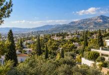 Καιρός στην Αττική 9/9: Έως 29°C στα βόρεια, βοριάς και Red Code Ηλιόλουστη θέα των πράσινων βορείων προαστίων με την Πεντέλη και λίγες νεφώσεις