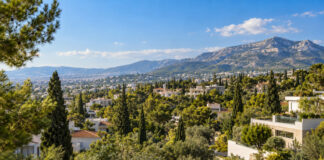 Καιρός στην Αττική 9/9: Έως 29°C στα βόρεια, βοριάς και Red Code Ηλιόλουστη θέα των πράσινων βορείων προαστίων με την Πεντέλη και λίγες νεφώσεις