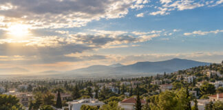 Καιρός στην Αττική 14/9: Παροδικές νεφώσεις και έως 29°C Παροδικές νεφώσεις και ανοίγματα ηλιοφάνειας πάνω από τα βόρεια προάστια της Αττικής
