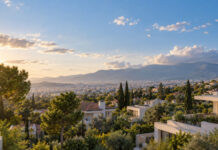 Καιρός στην Αττική 21/9: Έως 31°C και πιθανή απογευματινή μπόρα στα βόρεια Ηλιοφάνεια με λίγες παροδικές νεφώσεις πάνω από καταπράσινα βόρεια προάστια της Αττικής