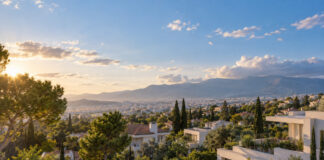 Καιρός στην Αττική 21/9: Έως 31°C και πιθανή απογευματινή μπόρα στα βόρεια Ηλιοφάνεια με λίγες παροδικές νεφώσεις πάνω από καταπράσινα βόρεια προάστια της Αττικής