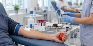 Κηφισιά: Αιμοδοσία τη Δευτέρα 14 Σεπτεμβρίου στην UNIFARMA Εθελοντής αιμοδότης κατά τη διάρκεια οργανωμένης αιμοληψίας