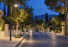 Κηφισιά: 11.408 νέα φωτιστικά LED και εξοικονόμηση 55% Σύγχρονα φωτιστικά LED σε καταπράσινο δρόμο της Κηφισιάς το σούρουπο