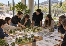 Κηφισιά: Μαθητές και φοιτητές σχεδιάζουν έναν νέο πράσινο δημόσιο χώρο Μαθητές, φοιτητές και κάτοικοι συνδιαμορφώνουν μακέτα πράσινου δημόσιου χώρου στην Κηφισιά