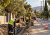 Κηφισιά: 43,58 εκατ. ευρώ για υπογείωση δικτύων σε πάνω από 100 χλμ. Συνεργείο τοποθετεί υπόγειους αγωγούς ηλεκτρικού δικτύου σε δενδροφυτεμένο αστικό δρόμο