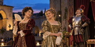 Κηφισιά: «Οι Εύθυμες Κυράδες» με μουσική και ελεύθερη είσοδο Δύο γυναίκες και ένας κωμικός ιππότης σε υπαίθρια θεατρική σκηνή