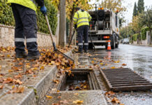 Λυκόβρυση–Πεύκη: Καθαρισμοί φρεατίων πριν από τις φθινοπωρινές βροχές Συνεργείο απομακρύνει φύλλα και φερτά υλικά από φρεάτιο ομβρίων σε αστικό δρόμο