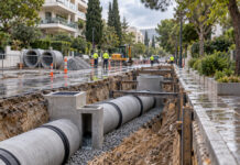 Μαρούσι: Ολοκληρώνεται το έργο ομβρίων στην Αγία Φιλοθέη Εργασίες εγκατάστασης αγωγών ομβρίων σε κατοικημένο δρόμο με βρεγμένο οδόστρωμα