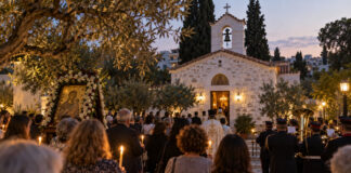Κηφισιά: 11.408 νέα φωτιστικά LED και εξοικονόμηση 55% Εσπερινός φωτισμός σε μικρό ορθόδοξο παρεκκλήσι με πιστούς και φιλαρμονική ορχήστρα