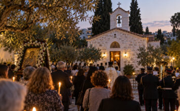 Κηφισιά: 11.408 νέα φωτιστικά LED και εξοικονόμηση 55% Εσπερινός φωτισμός σε μικρό ορθόδοξο παρεκκλήσι με πιστούς και φιλαρμονική ορχήστρα