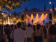 Μαρούσι: Διήμερο ARTΕΜΕΙΣ Festival με ελεύθερη είσοδο Υπαίθρια μουσική σκηνή με κοινό σε φωτισμένη αστική πλατεία
