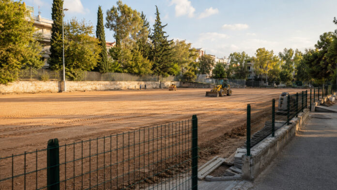 Εργασίες αναβάθμισης σε γήπεδο ποδοσφαίρου με διαμόρφωση αγωνιστικού χώρου και περίφραξης