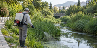 Μεταμόρφωση: Ο 14ος κύκλος καταπολέμησης κουνουπιών σε επτά σημεία Εφαρμογή καταπολέμησης κουνουπιών σε βλάστηση δίπλα σε αστικό ρέμα