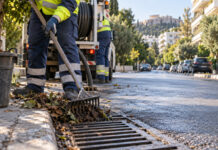 Νέα Ιωνία: Διαγωνισμός 100.000 ευρώ για φρεάτια και δίκτυα ομβρίων Συνεργείο καθαρίζει φρεάτιο ομβρίων σε δενδροφυτεμένο αστικό δρόμο