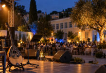 Νέα Ιωνία: Παιδικές δράσεις, χοροθεραπεία και αφιέρωμα στον Μάνο Ελευθερίου σήμερα Βραδινή υπαίθρια μουσική σκηνή με μπουζούκι και φωτισμό