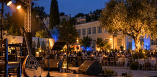 Νέα Ιωνία: Παιδικές δράσεις, χοροθεραπεία και αφιέρωμα στον Μάνο Ελευθερίου σήμερα Βραδινή υπαίθρια μουσική σκηνή με μπουζούκι και φωτισμό