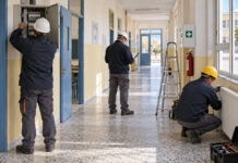 Νέα Ιωνία: Περισσότερους πόρους για τη συντήρηση 53 σχολικών συγκροτημάτων ζητά ο Δήμος Τεχνικά συνεργεία πραγματοποιούν εργασίες συντήρησης σε σχολικό κτίριο