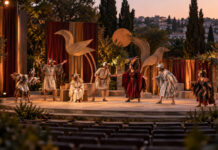 Παπάγου: «Κότες λειράτες» με ελεύθερη είσοδο στο Φεστιβάλ Θεατρική ομάδα ενηλίκων σε υπαίθρια σκηνή με σκηνικά εμπνευσμένα από πουλιά