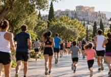Πεδίο του Άρεως: Αγώνας 5 και 10 χλμ. με παιδική διαδρομή Δρομείς και παιδιά σε καταπράσινη διαδρομή αστικού πάρκου