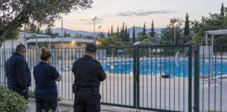 Πεντέλη: Μήνυση για τη ρύπανση της πισίνας στο ΔΑΚ Μελισσίων Κλειστή είσοδος δημοτικού κολυμβητηρίου ενώ προσωπικό εξετάζει τον χώρο