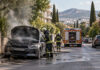 Βριλήσσια: Χωρίς τραυματισμό η φωτιά σε ΙΧ στην 28ης Οκτωβρίου Πυροσβέστες επιχειρούν σε όχημα μετά από φωτιά σε δρόμο των βορείων προαστίων