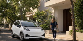 Βριλήσσια: Ηλεκτρικό όχημα ενισχύει το «Βοήθεια στο Σπίτι» Ηλεκτρικό όχημα σε κατοικημένη γειτονιά με εργαζόμενη κοινωνικής φροντίδας