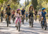 Βριλήσσια: Ποδηλατικός γύρος στις 20 Σεπτεμβρίου – Πώς δηλώνετε συμμετοχή Ποδηλάτες με κράνη σε δενδροφυτεμένο δρόμο