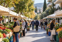 Αγία Παρασκευή: Στην Επτανήσου από σήμερα η λαϊκή αγορά Πάγκοι με φρούτα και λαχανικά σε υπαίθρια λαϊκή αγορά της Αγίας Παρασκευής