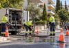 Χολαργός: Έκτακτη διακοπή νερού στη Βουτσινά και Μιλτιάδου Συνεργείο ύδρευσης εργάζεται με εξοπλισμό ασφαλείας σε αστικό δρόμο του Χολαργού