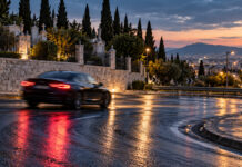 Χολαργός: Ταυτοποιήθηκε 25χρονος για επικίνδυνες πλαγιολισθήσεις Αυτοκίνητο κινείται σε στροφή αστικού δρόμου δίπλα σε περίβολο κοιμητηρίου κατά το σούρουπο