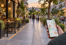 Γαλάτσι: Το MyStreet για τους κοινόχρηστους χώρους Πολίτης χρησιμοποιεί εφαρμογή χάρτη σε ελεύθερο και προσβάσιμο πεζοδρόμιο με οριοθετημένα τραπεζοκαθίσματα