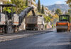 Ηράκλειο Αττικής: Νέος γύρος ασφαλτοστρώσεων από τη Γ. Παπανδρέου Συνεργεία ασφαλτόστρωσης με φρέζα και οδοστρωτήρα σε αστικό δρόμο
