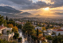 Καιρός στην Αττική 17/10: Πρωινές βροχές και βελτίωση από νωρίς Βροχερό πρωινό στα βόρεια προάστια με τον ουρανό να ανοίγει πάνω από την Αττική